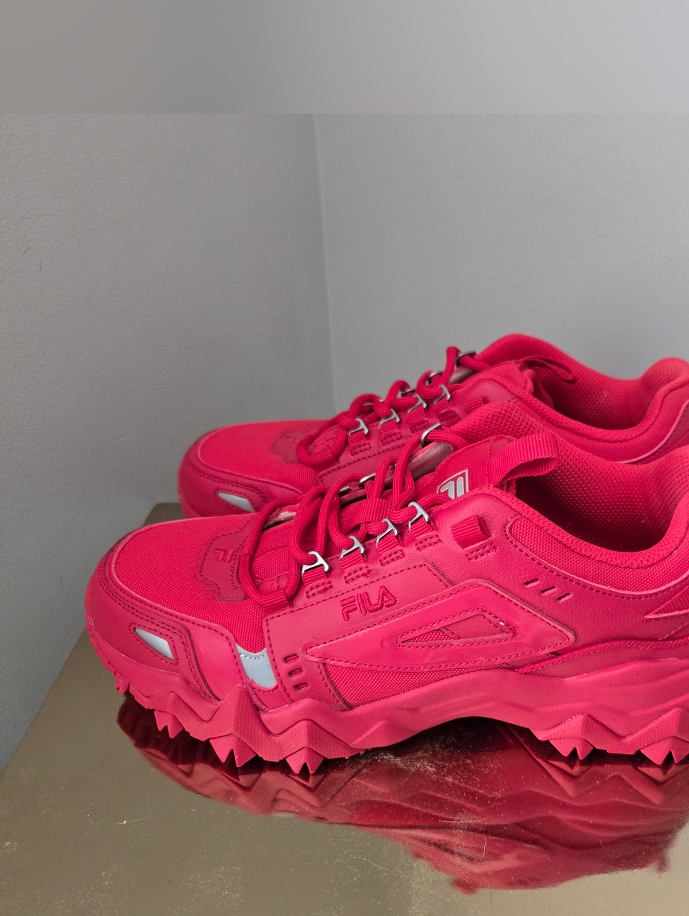 Fila women's size 10 EUC Red